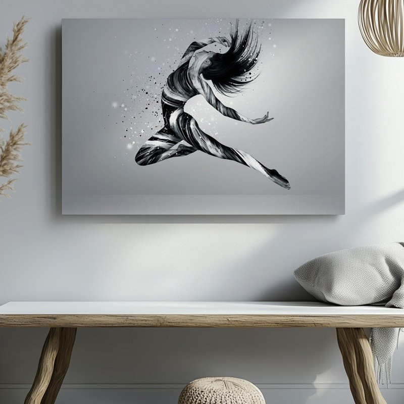 Toile, une danseuse dynamique et expressive capturée à mi-chemin de son corps, élégamment contorsionnée comme si elle sortait d'une masse tourbillonnante d'art sur toile