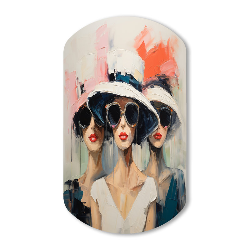 Décoration murale mode en métal Fashion Hats Collection V - Forme cylindrique irrégulière, H 43 po x l 23 po