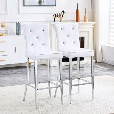 Ensemble de 2 chaises de bar en cuir de crocodile blanc rétro, avec fermoir en cristal et cuir synthétique, ajoutant une touche d'élégance et de mystère à la salle à manger