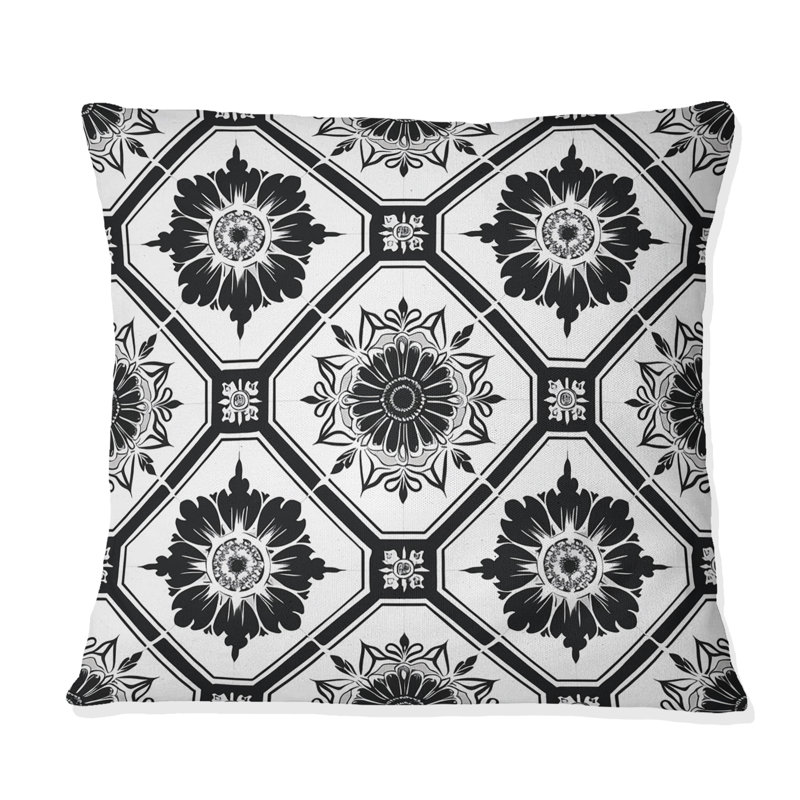 Coussin décoratif traditionnel noir et blanc avec motif floral octogonal I, H 16 po x l 16 po