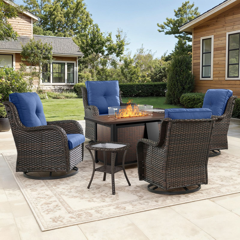 Ensemble d'osier d'extérieur 7 pièces avec 4 chaises berçantes pivotantes et table de foyer d'extérieur 55 000 BTU Wendye