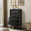 La commode double à 4 tiroirs présente un style rétro et un design biseauté