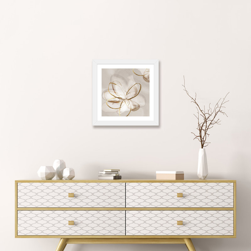 «Transparent Beauty II», reproduction, H 16 po x l 16 po, Papier dans un cadre photo, Blanc