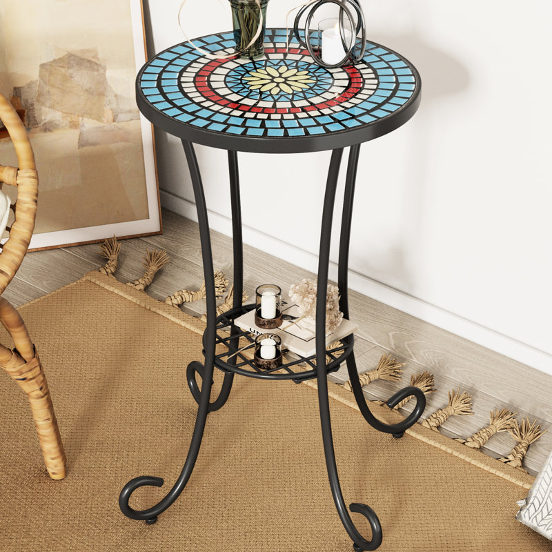 Table d'appoint bleue et noire en céramique avec tablette, pieds en fer, 14 po de diamètre, 21,59 po de hauteur, polyvalente pour divers espaces X H, intempéries