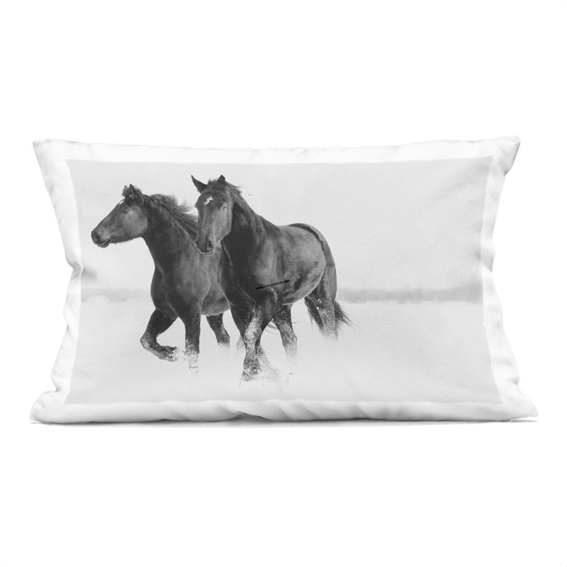 Coussin décoratif galopant Winter Horses, imprimé par Amy Carroll