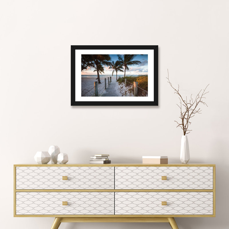«Beach Sunrise, Key West I» par Matteo Colombo - reproduction de photo, H 24 po x l 32 po x P 1 po, Papier encadré noir