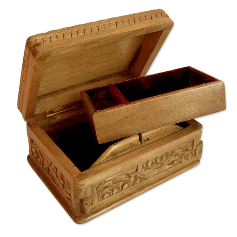 Boîte à bijoux en bois sculptée à la main
