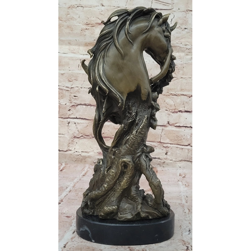 Figurines et sculptures tauriques