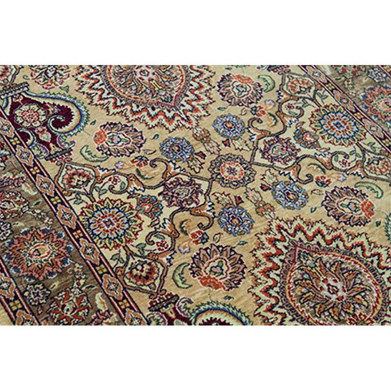 Tapis doré et brun clair de haute qualité noué à la main