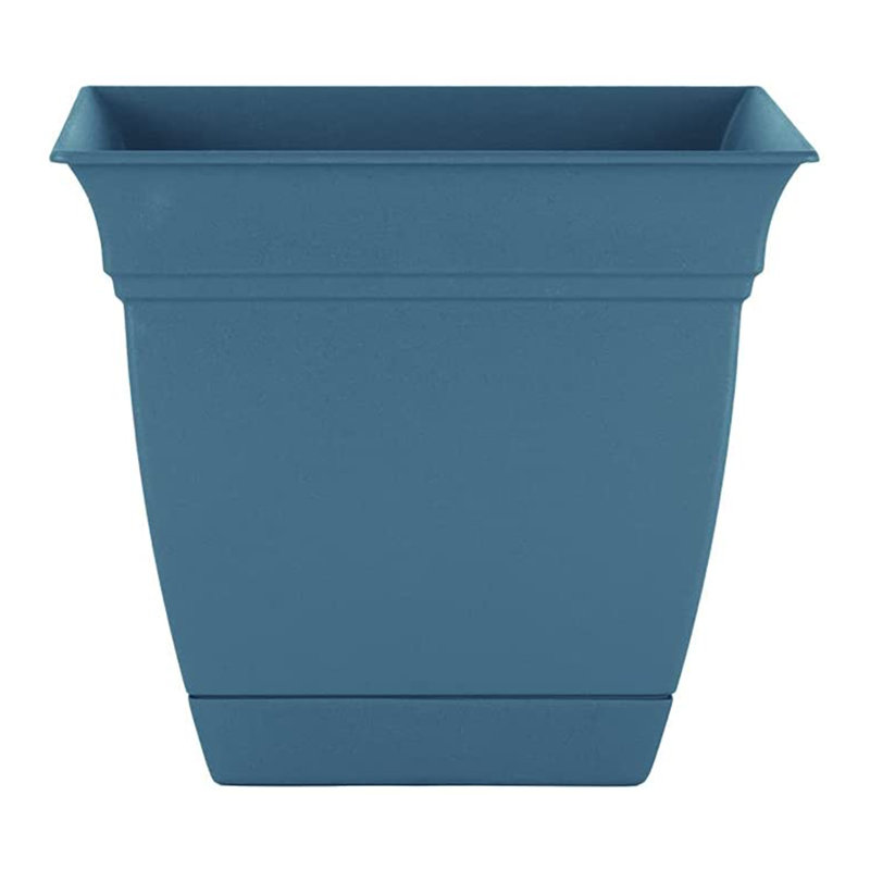 Pot à fleurs en plastique