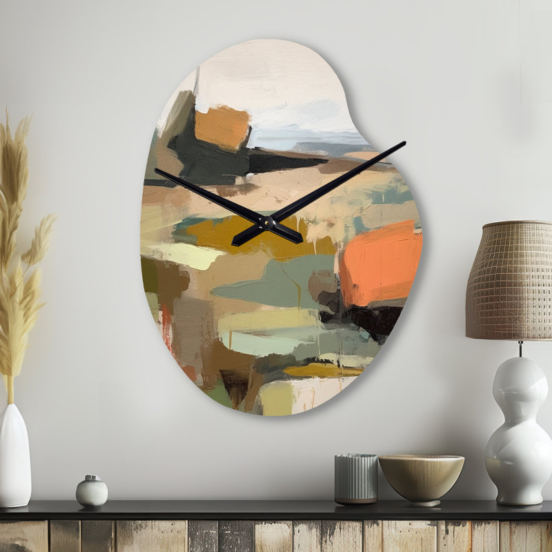 «Green and Beige Transcendant Reality III», peinture abstraite d'horloges asymétriques en métal, horloge murale de forme irrégulière verte