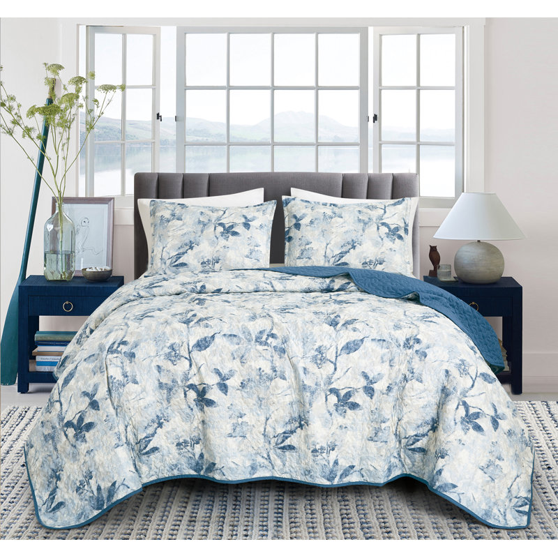 Monica Lightweight Printed Tropical Leaves Quilt Set , King Quilt + 2 King Shams