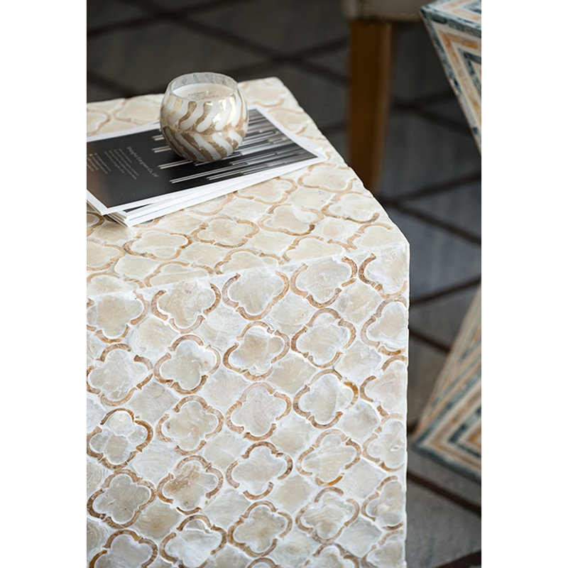 Tabouret haut carré de 18 po crème, motifs de losanges, base en laiton, tabouret à double usage ou mobilier de table