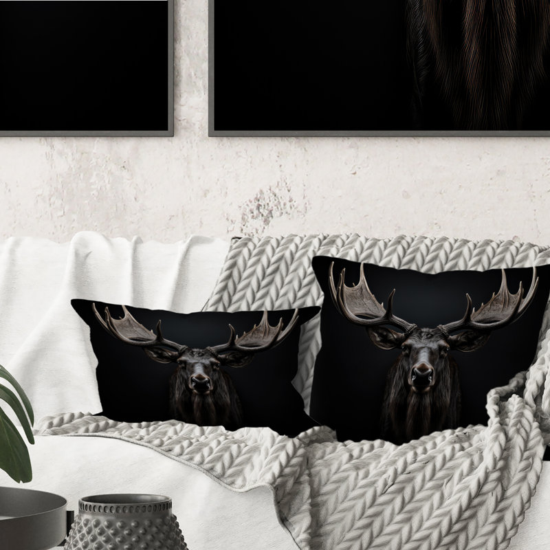 Coussin imprimé noir et blanc avec orignaux majestueux noir et blanc, H 16 po x l 16 po