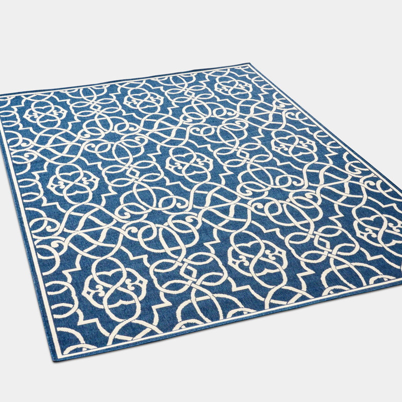 Tapis de patio 100% polypropylène bleu marine 5 pi 3 po x 7 pi 6 po 91,04 po x 61,87 po