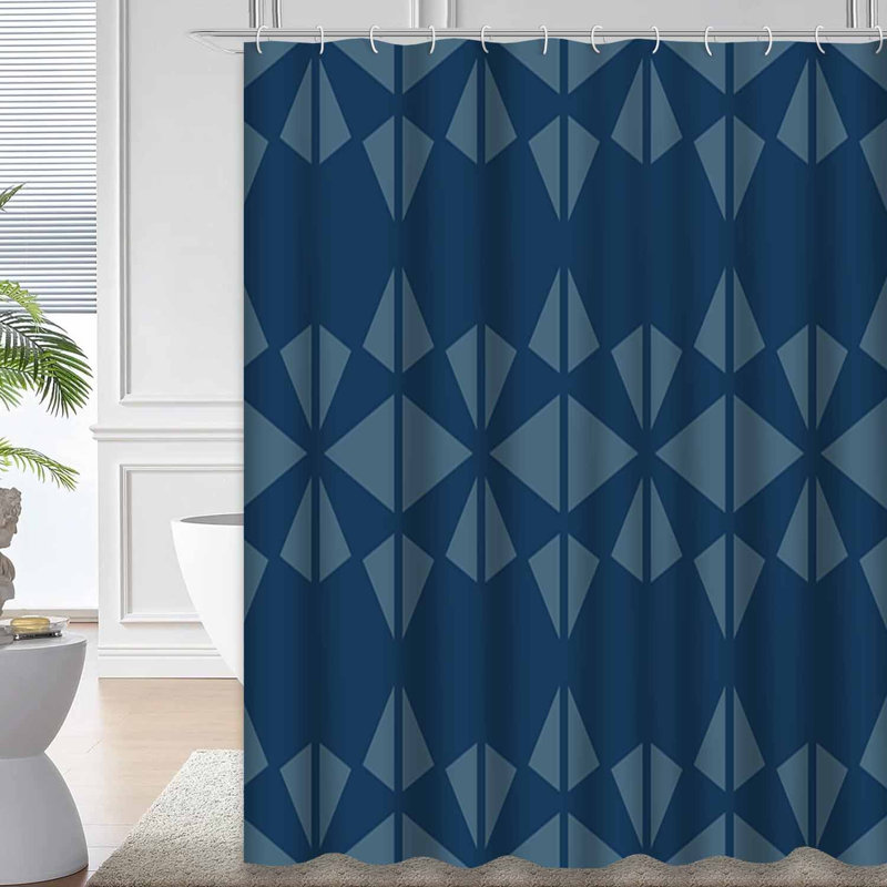 Rideau de douche triangulaire bleu marine à 12 crochets Triangles, L 72 po x l 78 po