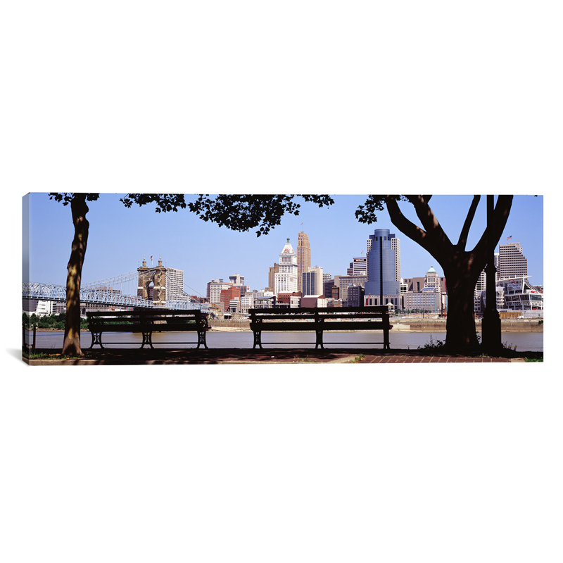 «Cincinnati, OH», reproduction de photo sur toile, H 24 po x l 72 po x P 1,5 po, Toile tendue