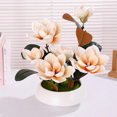 Décoration simulée de fleurs de magnolia