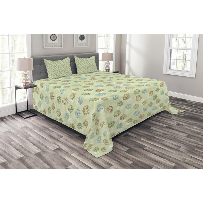 Farmhouse / Country Floral Coverlet, King Coverlet + 2 Shams
