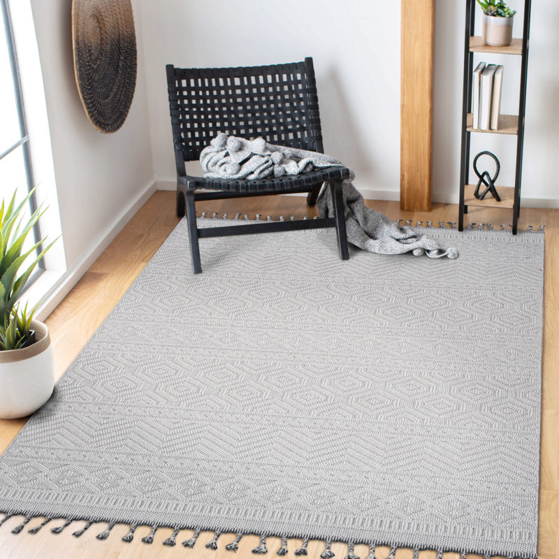 White /Geometric Indoor/Outdoor Area Rug, Rectangle 5'3" x 7'6"