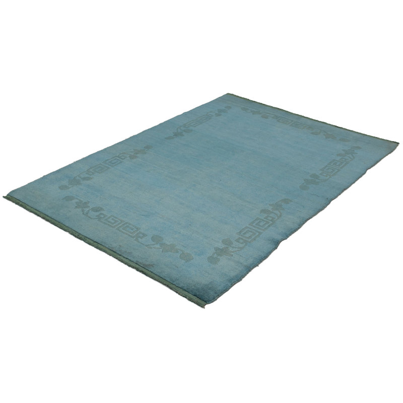 Tapis unique en laine noué à la main style Kosak des années 1990 de 5 pi 11 po x 8 pi 9 po bleu ciel Finegan