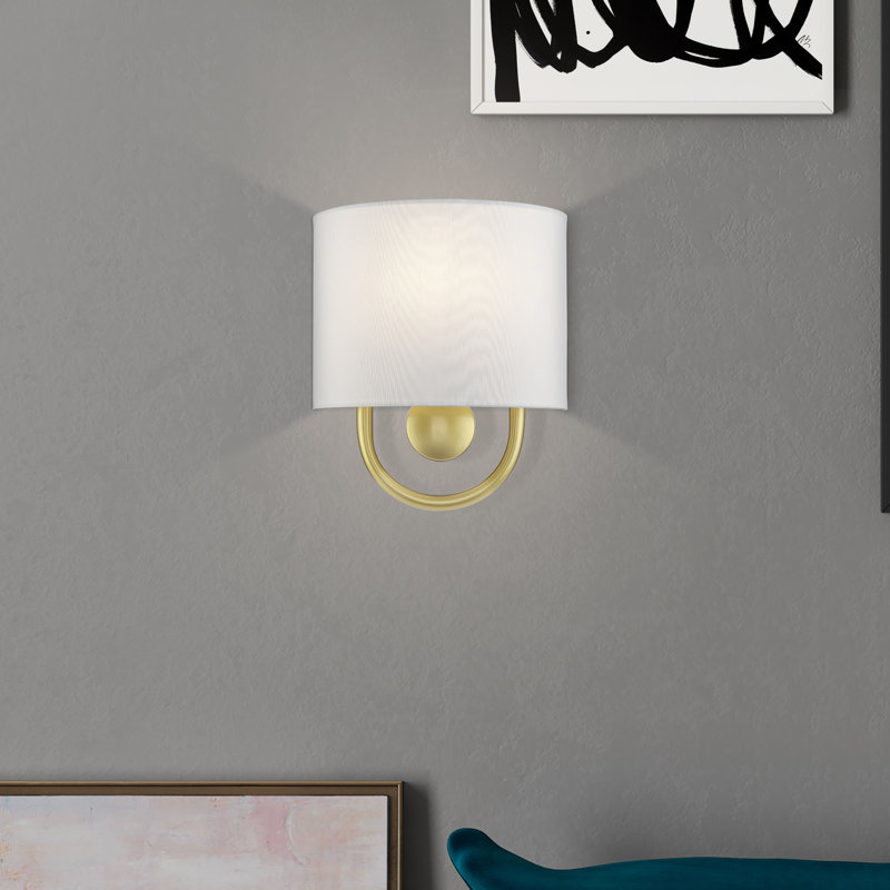 Applique murale 1 lumière ADA en nickel brossé avec abat-jour en tissu blanc cassé fabriqué à la main, Or doux