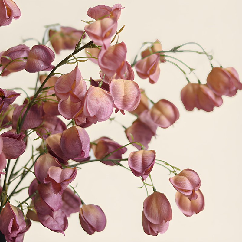 Ornements de fleurs simulées