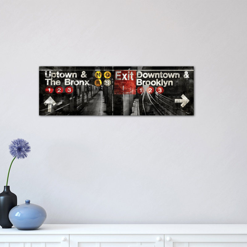 NYC Subway Station III par Luke Wilson - Impression sur toile tendue sur châssis, H 24 po x l 72 po x P 1,5 po, Toile tendue