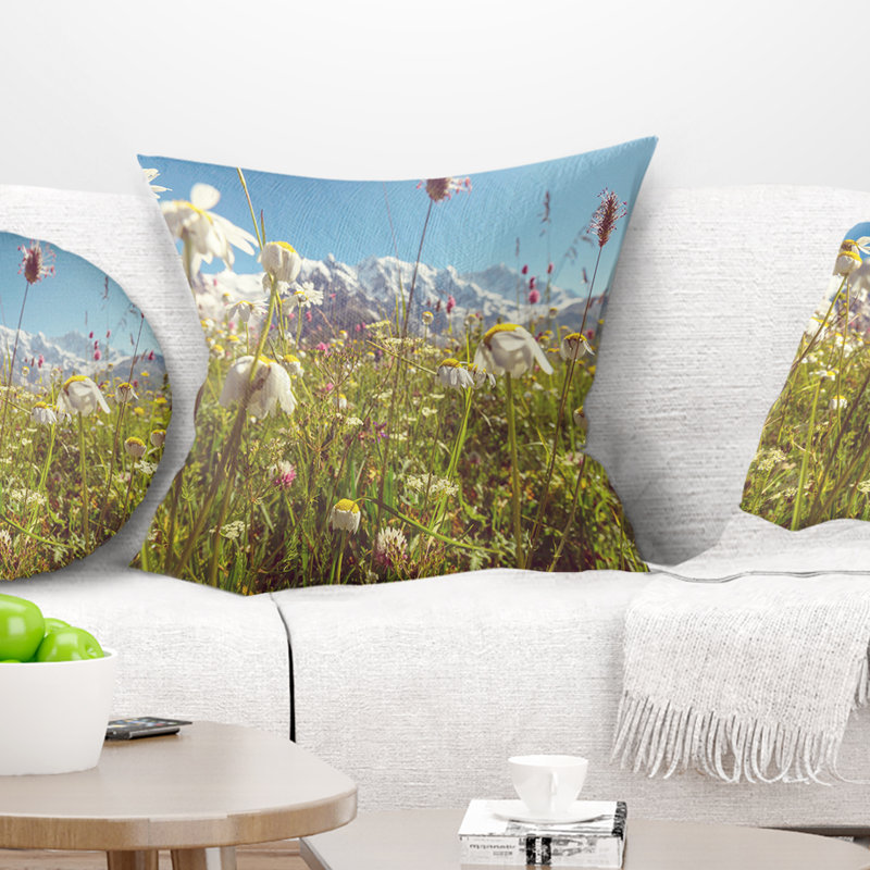 Blooming Mountain Meadow Flowers - Coussin décoratif à imprimé floral, 18 po x 18 po