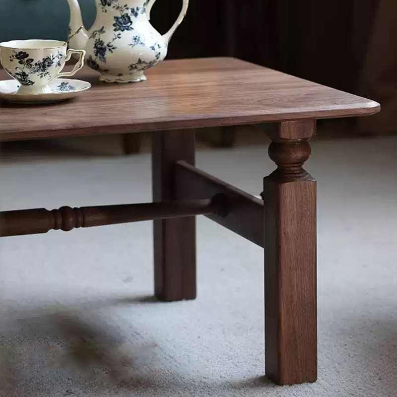 Table basse vintage en bois massif de style français