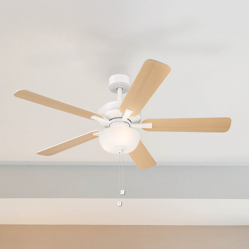Ventilateur de plafond transitionnel intérieur / extérieur blanc mat 52 po avec trois ampoules DEL 3000K Gallant II, Jaune