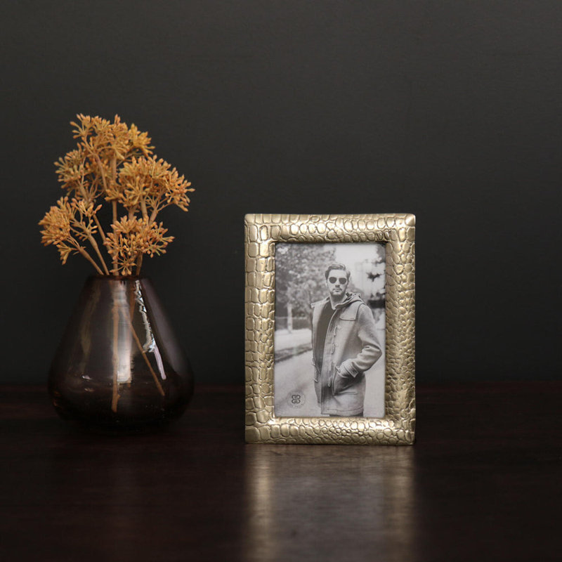 Gold Textured Metal 4x6 Tabletop Picture Frame