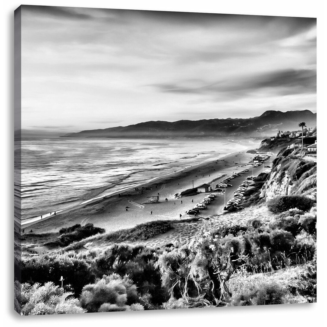 Leinwandbild Romantische Küste und Strand mit Häusern