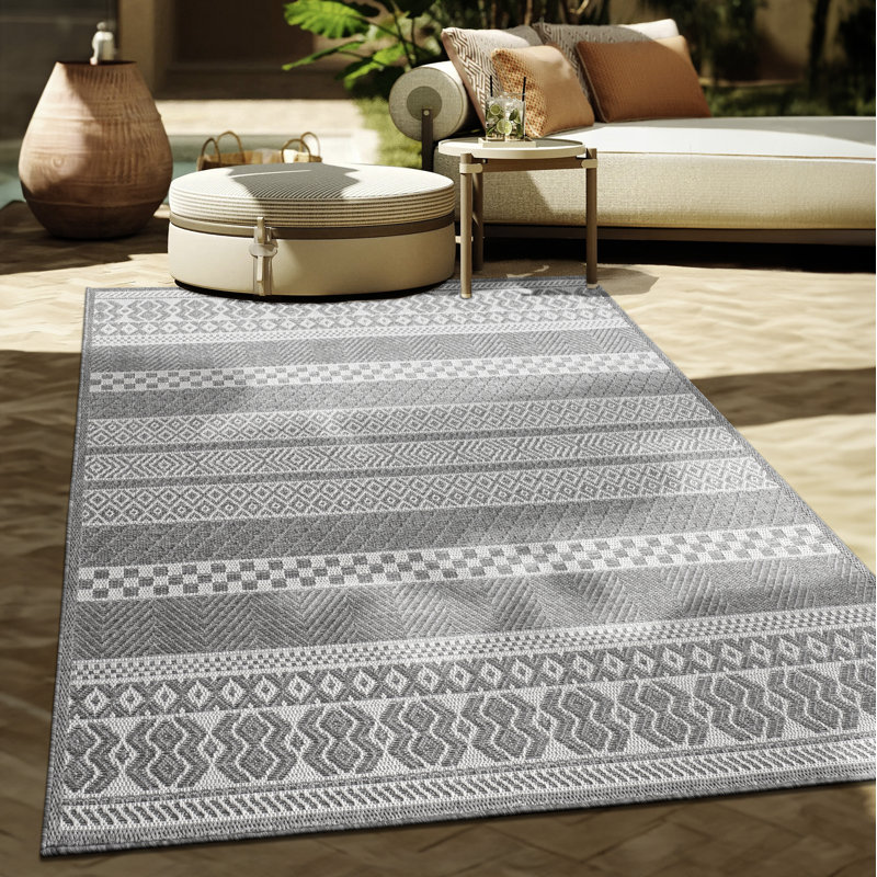 Hafizah Geometric Indoor Rug, Rectangle 3'11" x 5'3"