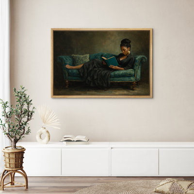 Élégante femme lisant sur un canapé Moody classique, portrait intérieur, décoration murale pour chambre à coucher, salon, toile encadrée, chambre principale, reproduction d'art