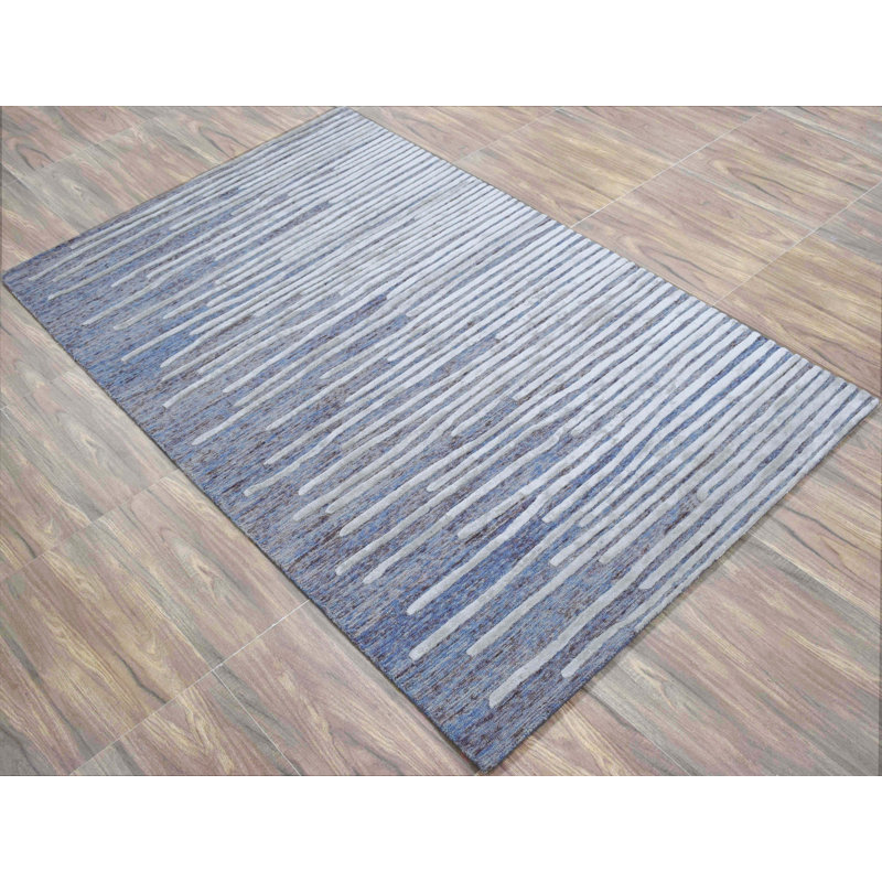 Tapis bleu ciel/ivoire à la main