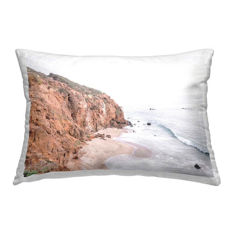 Coussin décoratif imprimé Rocky Cove Cliff par Elena Chukhlebova
