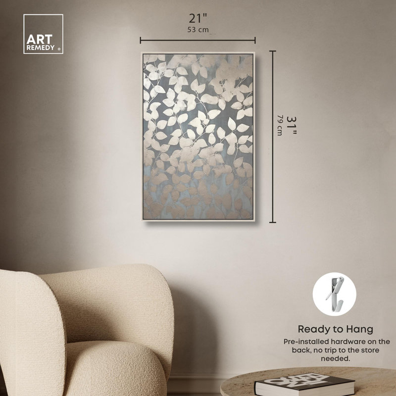 «Glam Gray Leaves», art mural floral élégant par Art Remedy, Cadre argenté, H 31 po x l 21 po