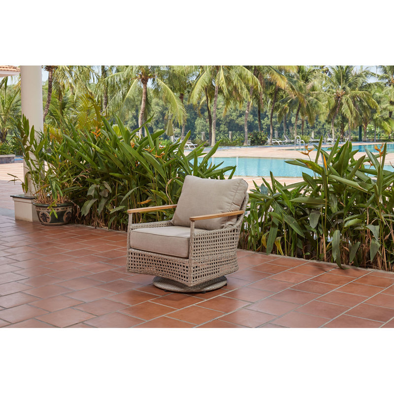 Chaise de patio pivotante en teck August avec coussins August