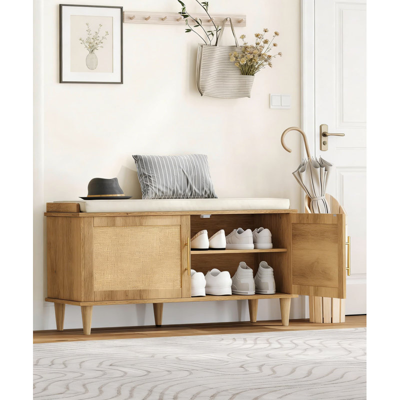 Banc d'entrée en rotin avec coussin, rangement à chaussures à 2 niveaux avec tablette réglable et portes d'armoire, structure en bois massif pour le couloir, le salon ou la chambre à coucher