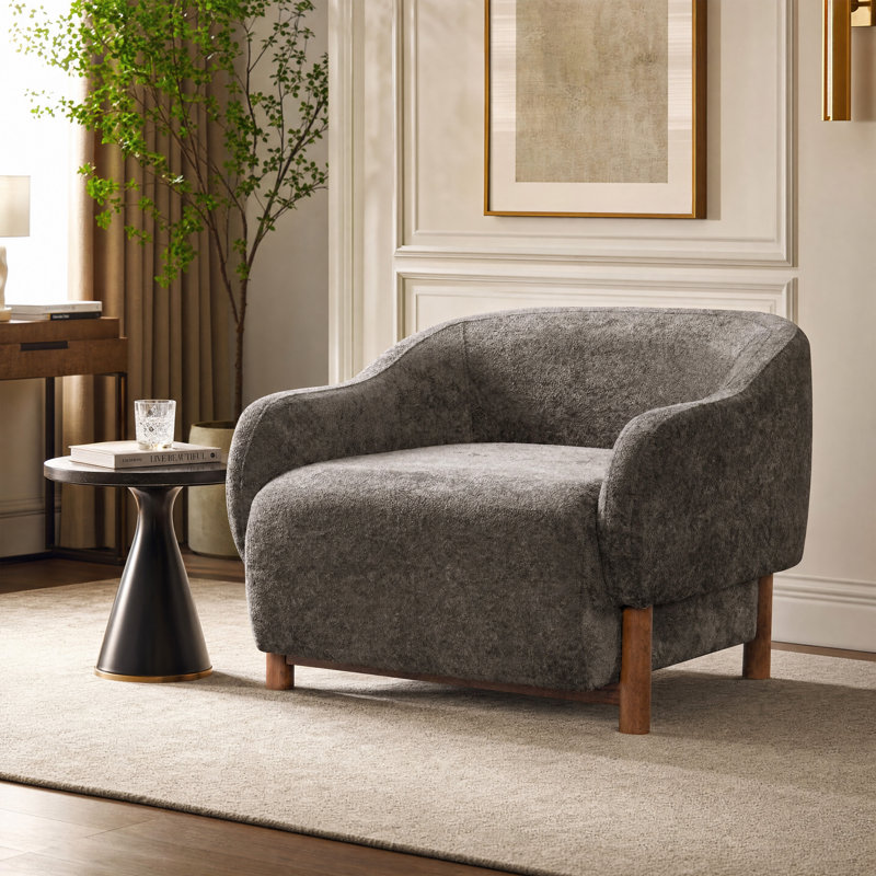 Fauteuil d'appoint Bronte en chenille de style moderne du milieu du siècle, avec accoudoirs encastrés, dossier fixe et pieds en bois d'hévéa et de noyer.