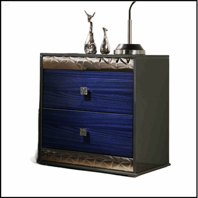 Élégante table de chevet gris cendré et indigo avec moulures chromées et glissières latérales en métal pour les chambres à coucher modernes