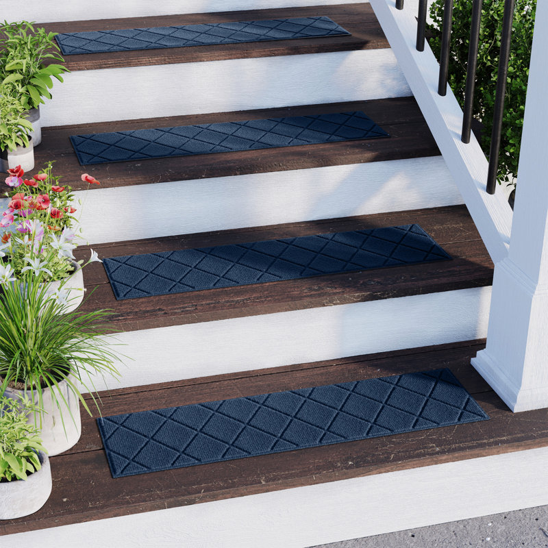  Ensemble de 4 marches d'escalier intérieur / extérieur 8,5 po x 30 po WaterHog® Argyle, Bleu marine