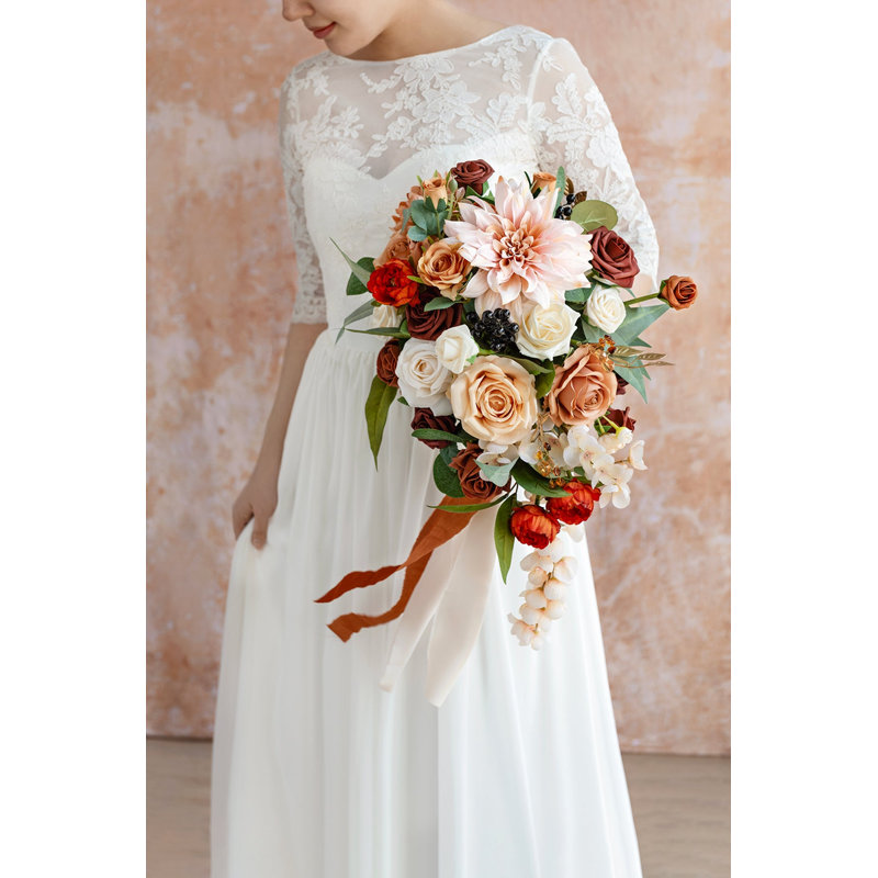 Bouquet de mariée en cascade « Ling's Moment » couleur terre cuite coucher de soleil, Terre cuite chic