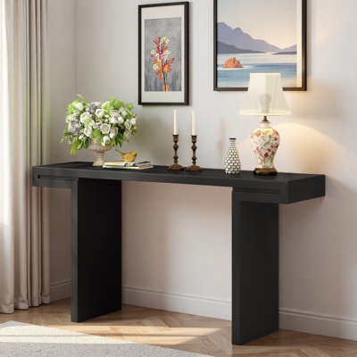 Console avec lignes géométriques et pieds réglables
