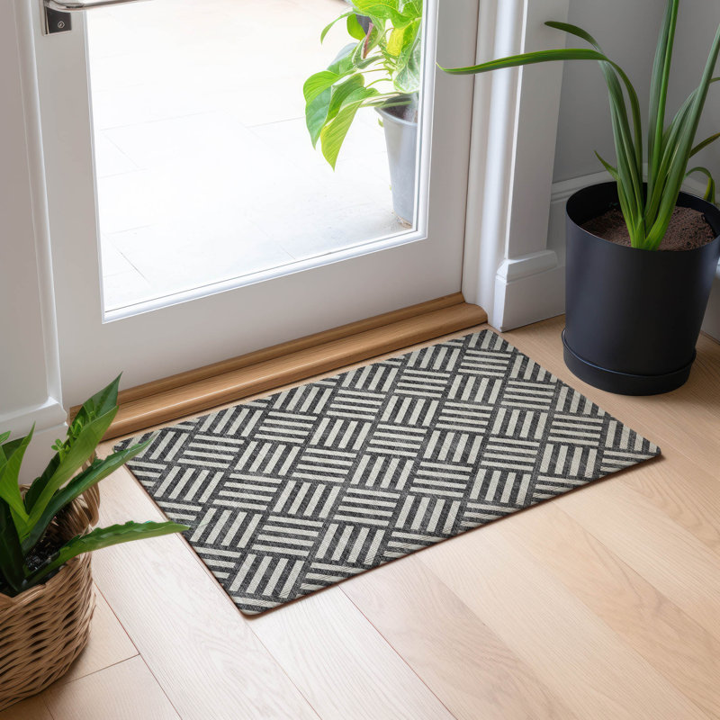 Tapis intérieur / extérieur Loreen avec envers antidérapant, Rectangle 1 pi 8 po x 2 pi 6 po