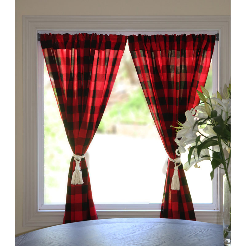 Panneau de rideau simple obscurcissant avec passe-tringle Chestermere, l 56 po x L 108 po, Noir et rouge