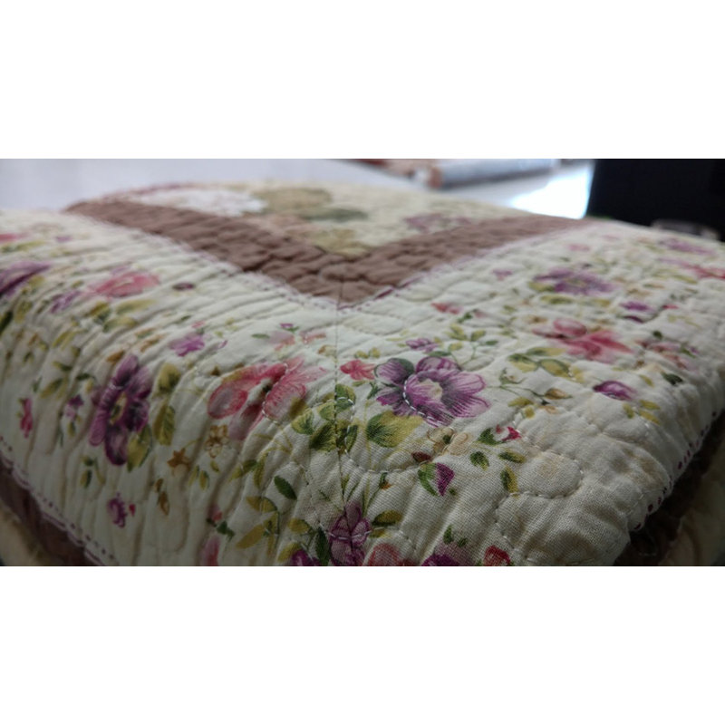 Elegant Modern & Contemporary Floral Quilt, Queen Quilt + 2 Standard Shams