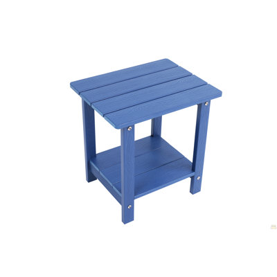 Une table d'appoint imitation bois texturée en bois, simple mais avec une texture riche