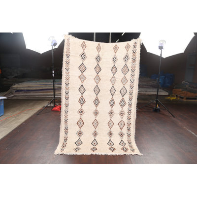 One-of-a-Kind 4'4" x 6'7" 1980s Rectangle Wool Area Rug in Ivory